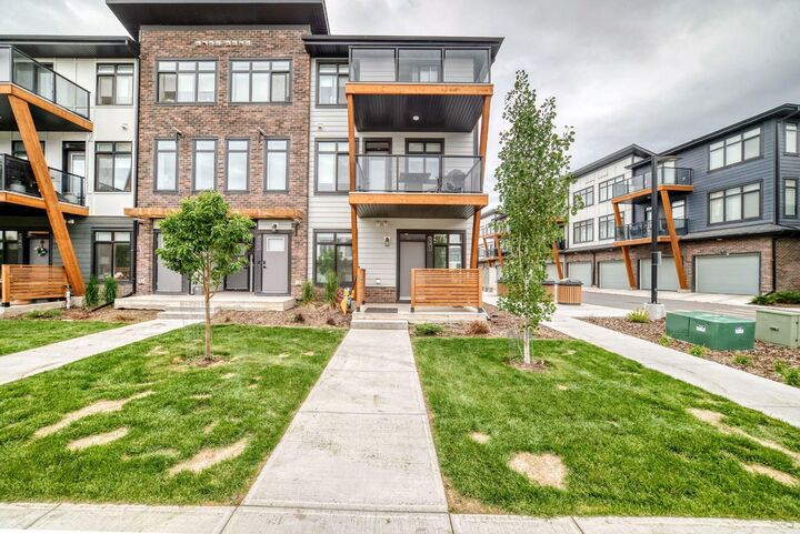 562 Seton Circle SE 301 — photo 1