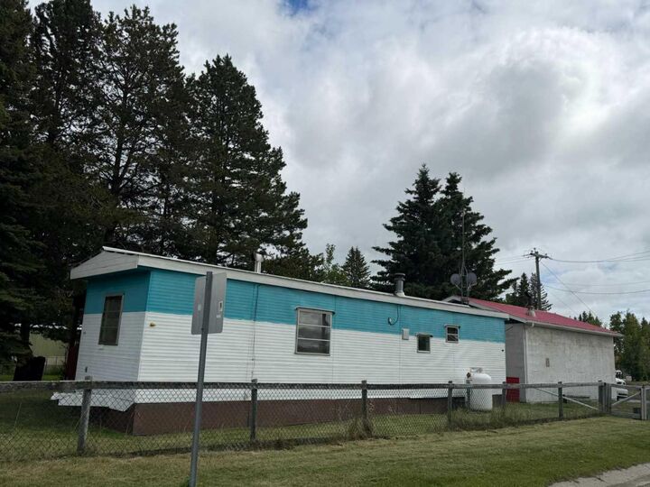 Property Photo:  5139 51 Avenue  AB T0M 0M0 