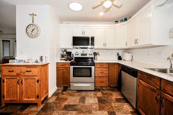 Property Photo: 3904 56A Street AB T4V 4L1