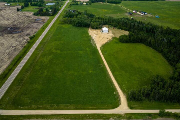 671059 Highway 813 — photo 1