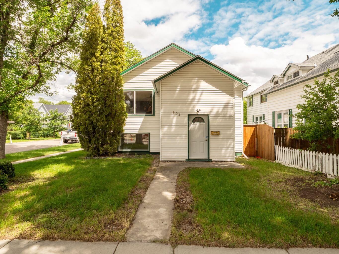 Property Photo:  803 6 Street S  AB T1J 2E7 