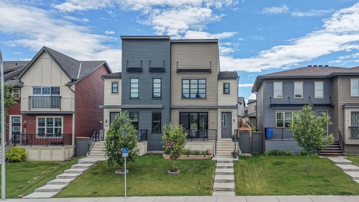 Property Photo:  782 Walden Drive SE  AB T2X 2J3 