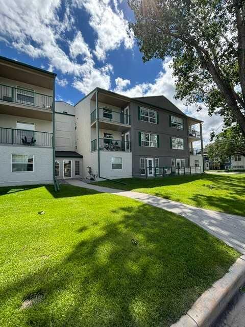 105 7 Avenue SE 302 — photo 1