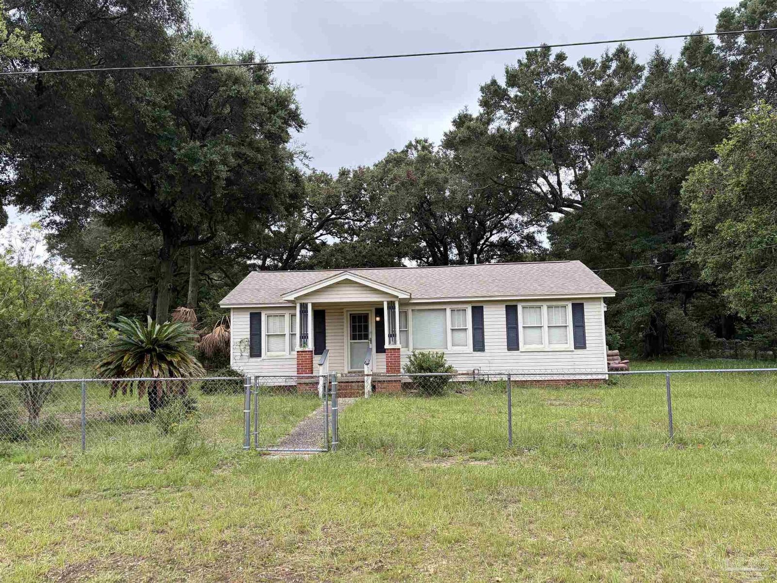 Property Photo:  121 Virginia Way  FL 32505 