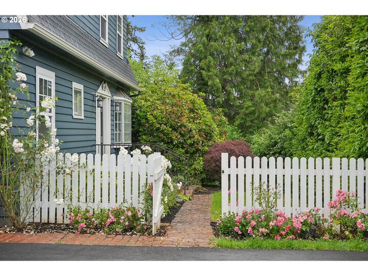 Property Photo: 604 Van Buren St OR 97045