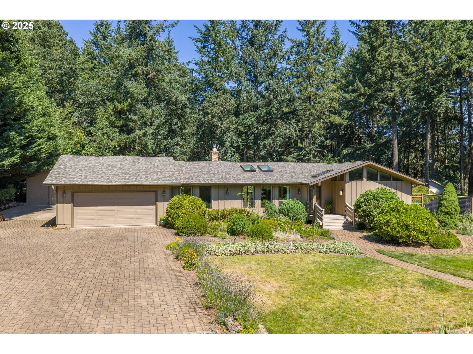 Property Photo:  2941 Inland Dr  OR 97302 