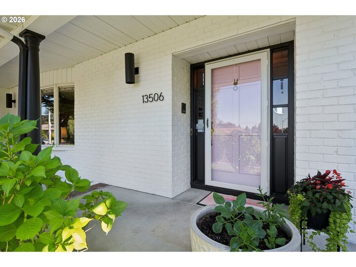 Property Photo: 13506 NE Hassalo St OR 97230