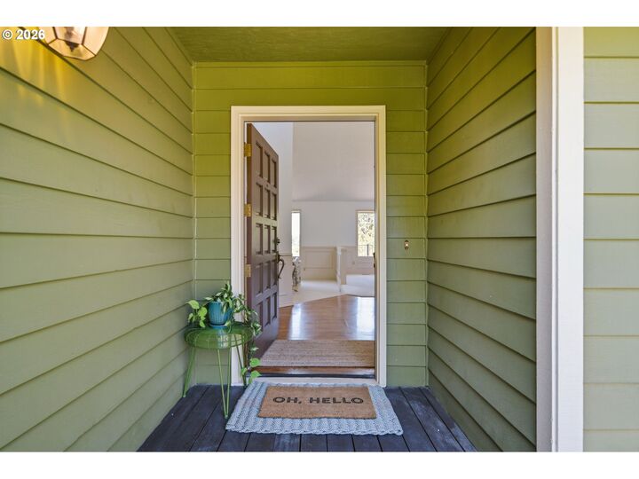 Property Photo: 1804 Hall Ct OR 97068