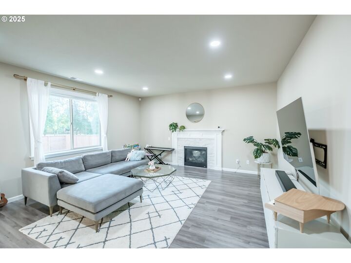 Property Photo:  3150 Duane Ct  OR 97322 