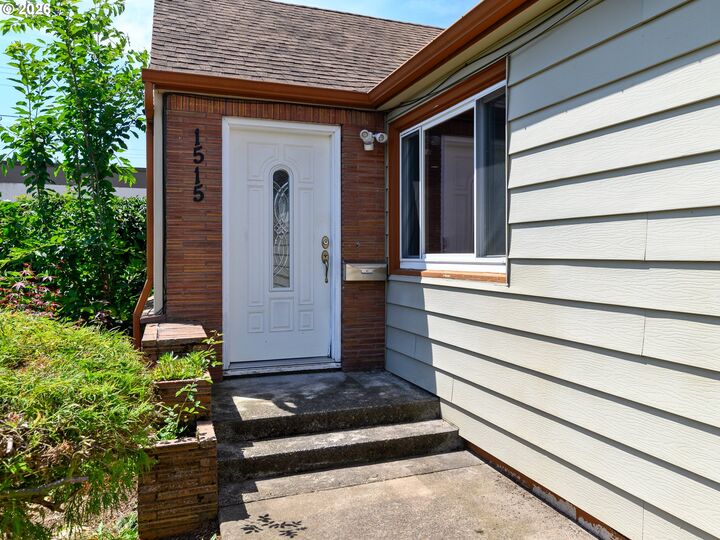 Property Photo:  1515 NE 118th Ave  OR 97220 