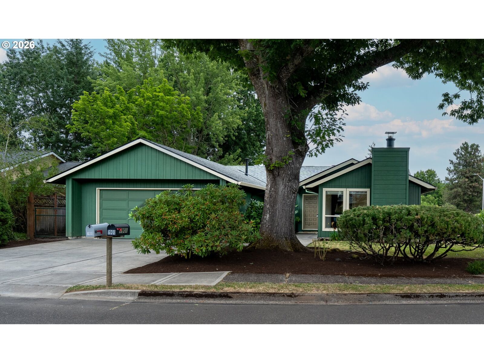 Property Photo:  1900 N Cedar St  OR 97132 