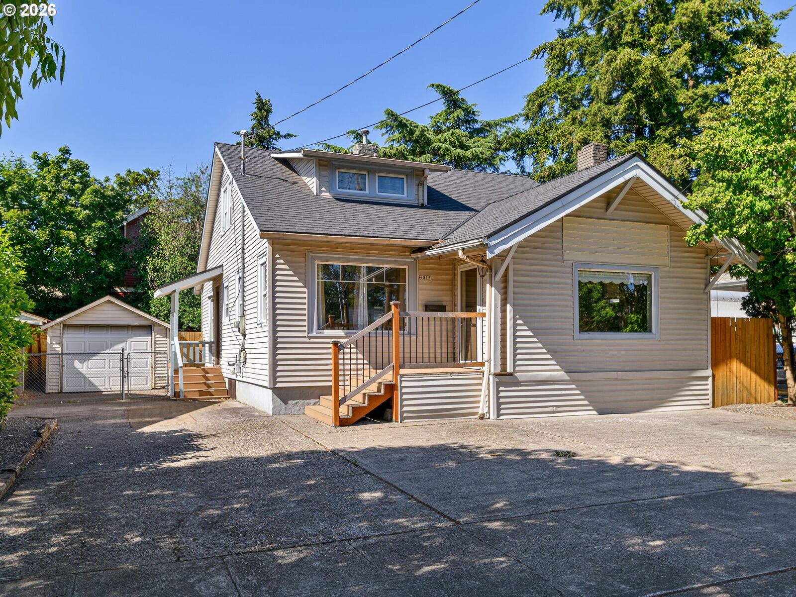 Property Photo: 6815 NE Glisan St OR 97213