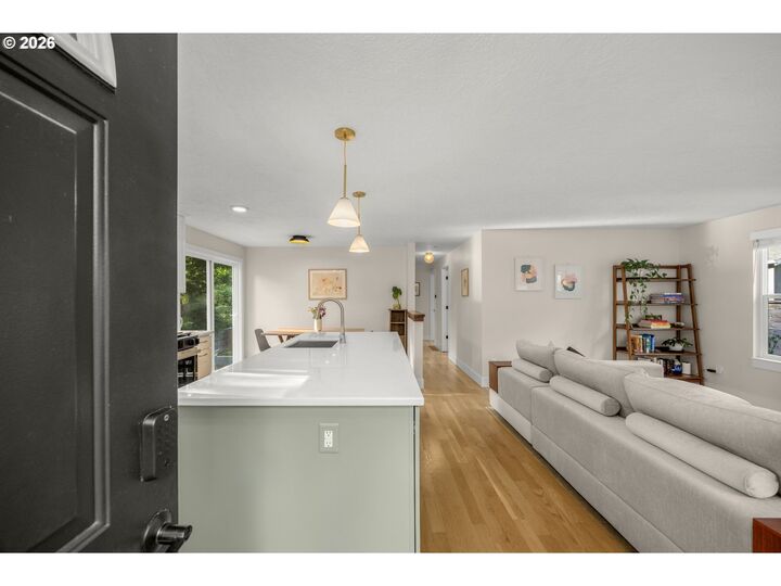Property Photo:  4743 SW Seymour Ct  OR 97221 