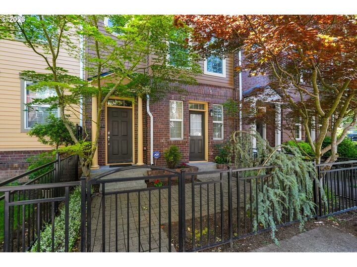 Property Photo: 808 NE Caden Ave OR 97124