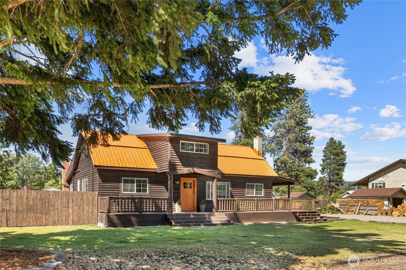 Property Photo: 812 Madison Avenue WA 98943