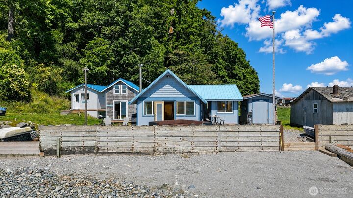Property Photo:  2  S Pilchuck Ave  WA 98206 