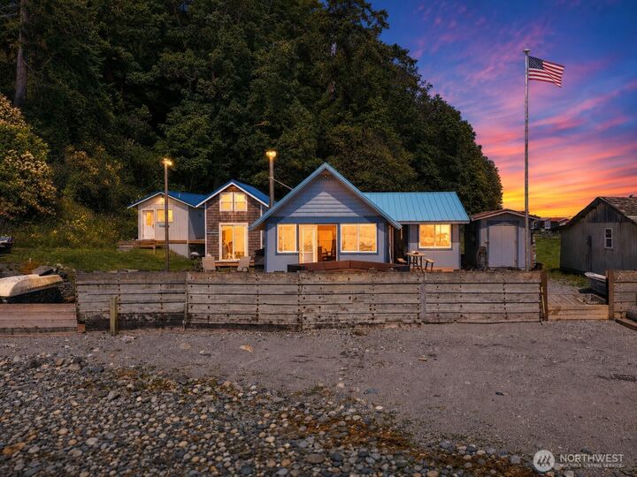 Property Photo:  2  S Pilchuck Ave  WA 98206 