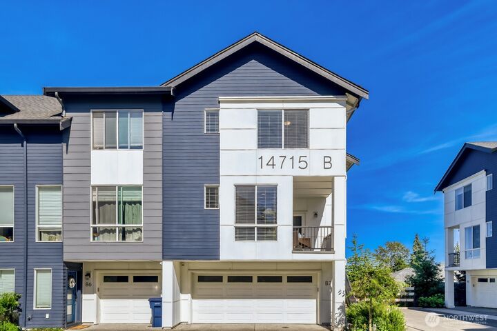 Property Photo:  14715  Admiralty Way B7  WA 98087 