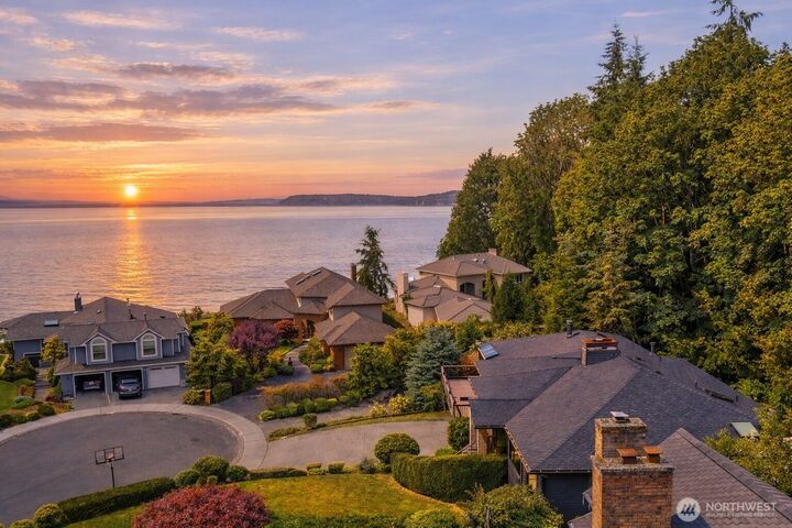 Property Photo:  7723  168th Place SW  WA 98026 