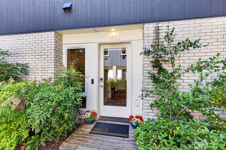 Property Photo:  339  16th Avenue E B  WA 98112 