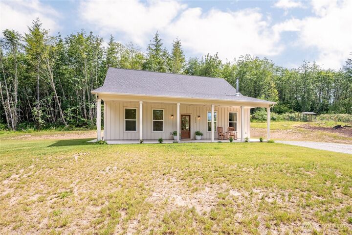 Property Photo:  1013 N Bodine Road  WA 98626 