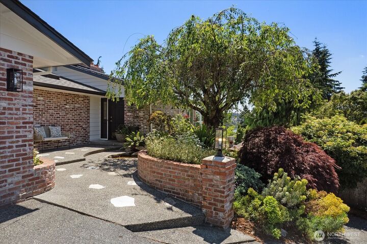 Property Photo: 18226 62nd Avenue NE WA 98028