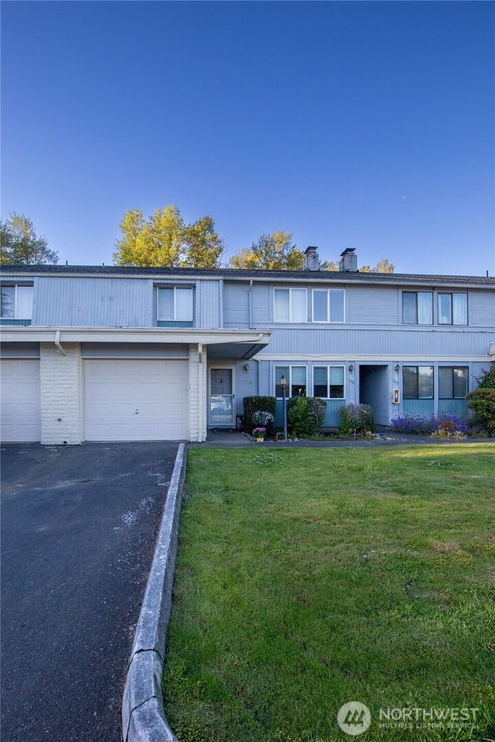 Property Photo: 1539 22nd Street NE 1539 WA 98002