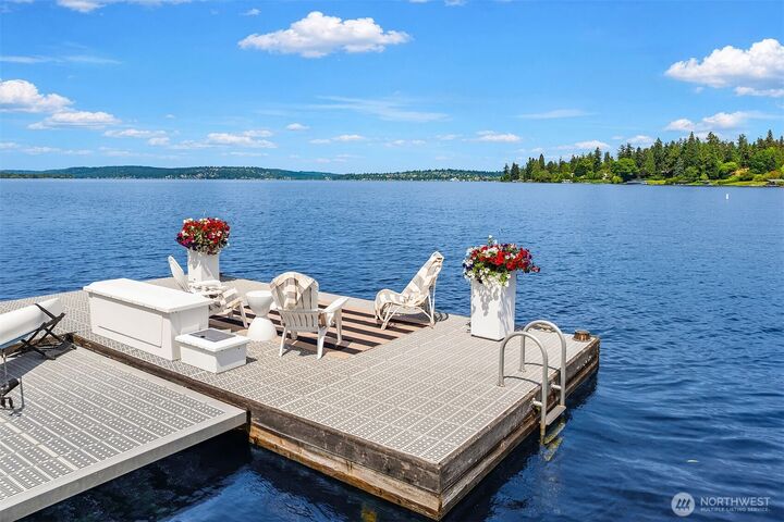 Property Photo:  