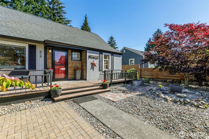 Property Photo:  618  138th Street SW  WA 98166 