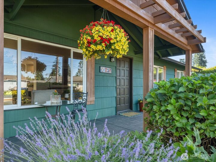 Property Photo: 11924 SE 169th Place WA 98058