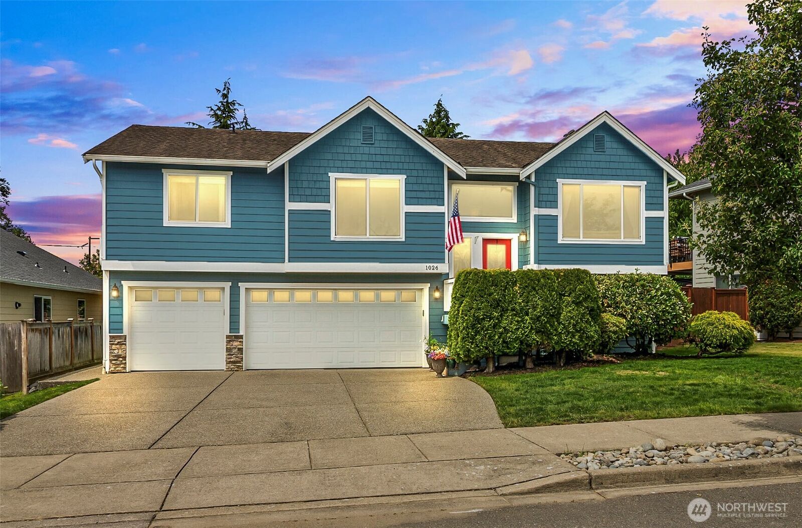 Property Photo:  1026  Alger Place  WA 98290 