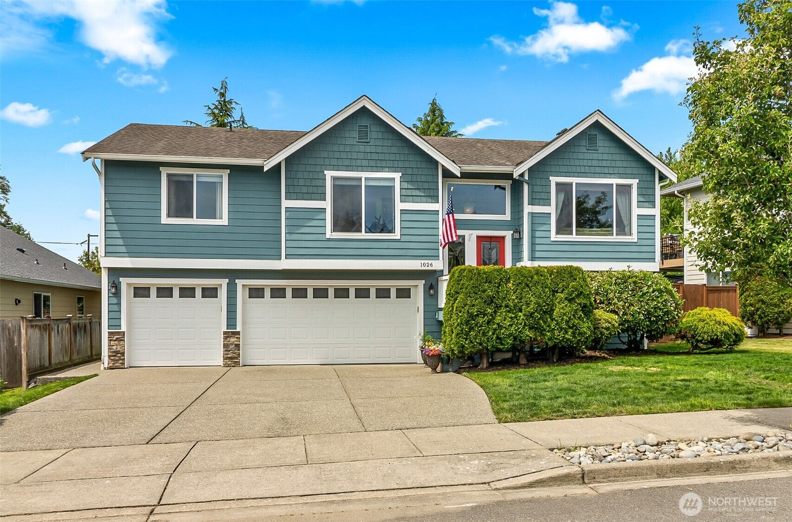 Property Photo: 1026 Alger Place WA 98290