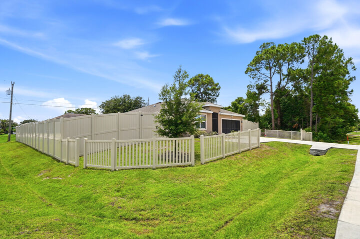 Property Photo: 1572 SW Paar Drive FL 34953