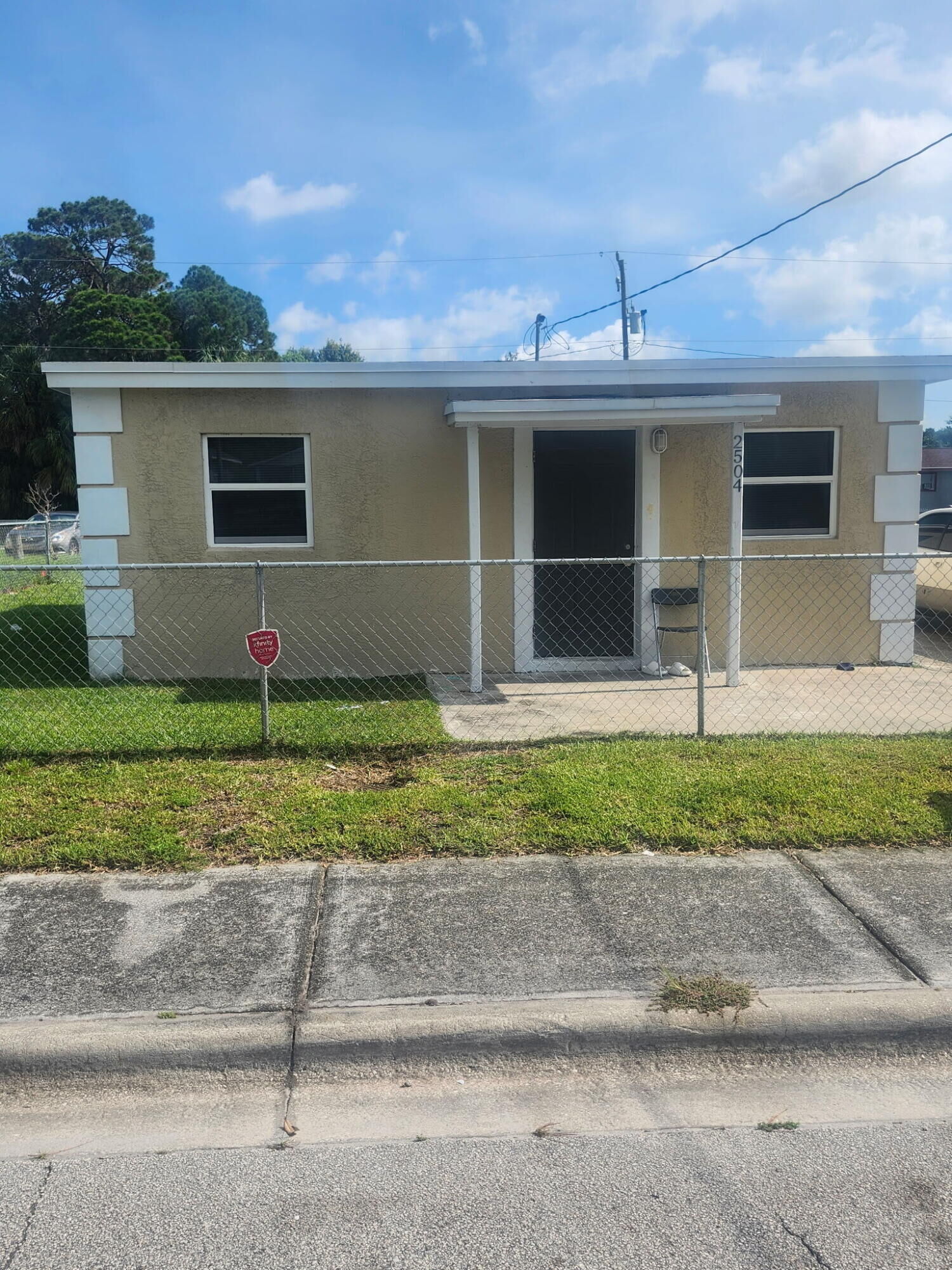 Property Photo: 2504 Wilkins Avenue FL 34947