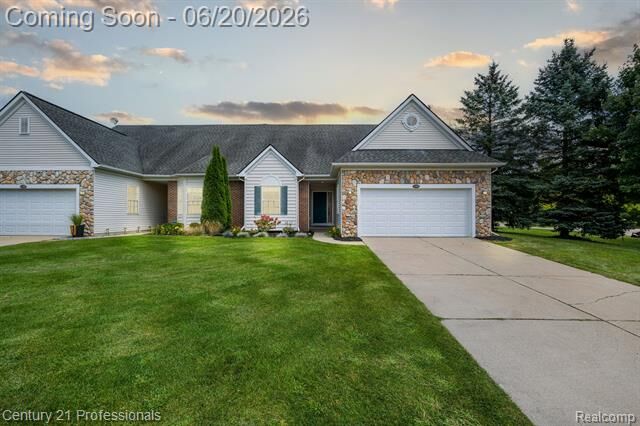 Property Photo:  3305 Grove Lane  MI 48326 