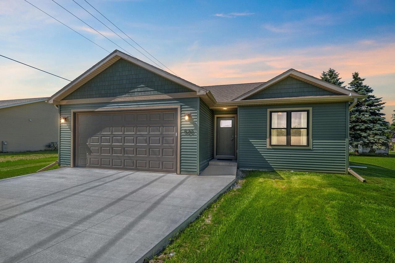 Property Photo:  520 Village Lane  WI 54971 