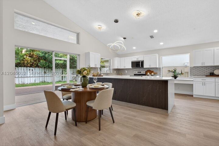 Property Photo:  116 W Bayridge Dr  FL 33326 