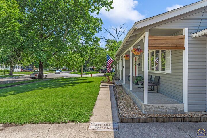 Property Photo:  5501 SW 19th St  KS 66604 