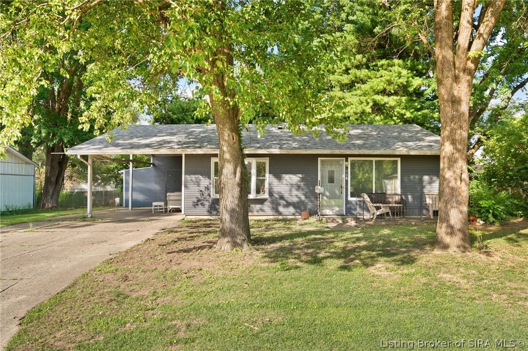 Property Photo:  904 Springdale Drive  IN 47130 