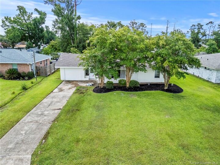 Property Photo:  325 Quelqueshue Street  LA 70663 