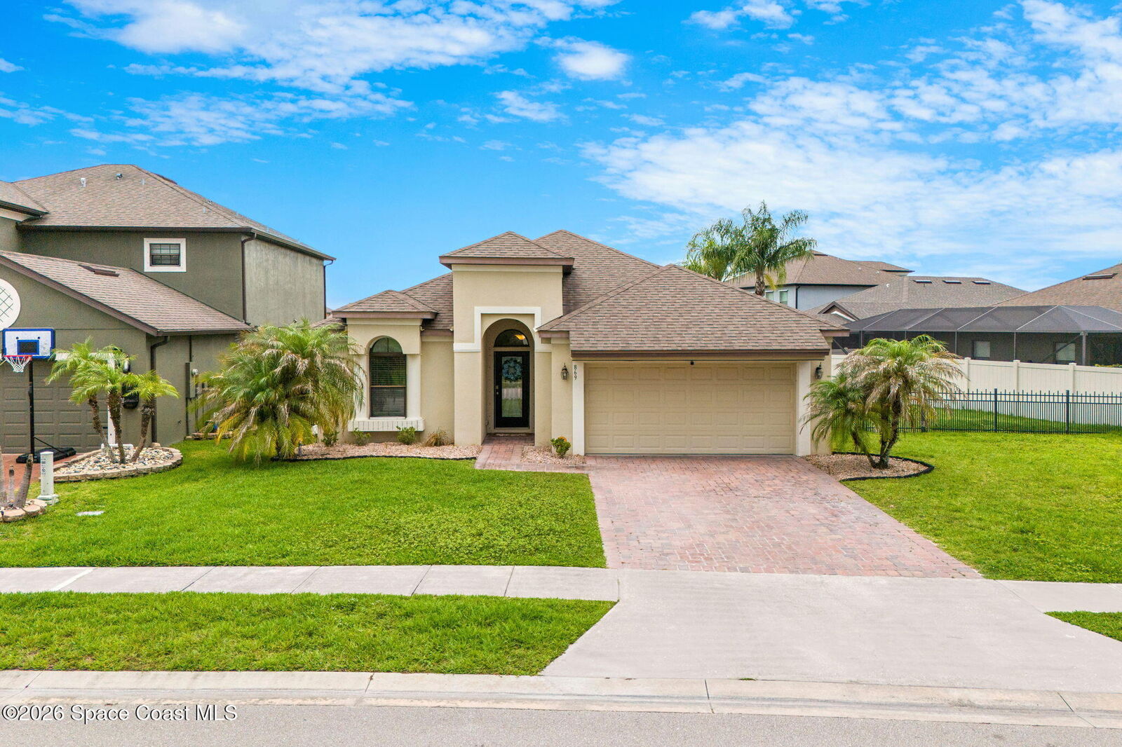 Property Photo: 869 Fiddleleaf Circle FL 32904