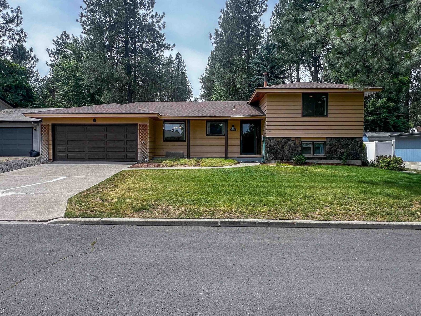 Property Photo: 11325 N Post St WA 99218