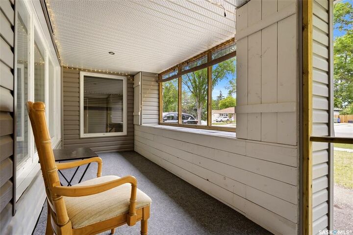 Property Photo: 1829 Grant Drive SK S4S 4V5