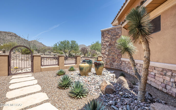 Property Photo: 13714 N Nesting Quail Place AZ 85658