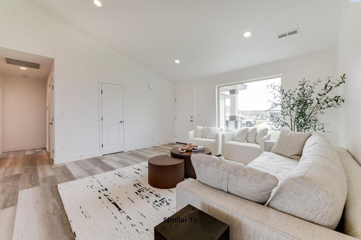 Property Photo:  501 Glenwood Ave  WA 98930 
