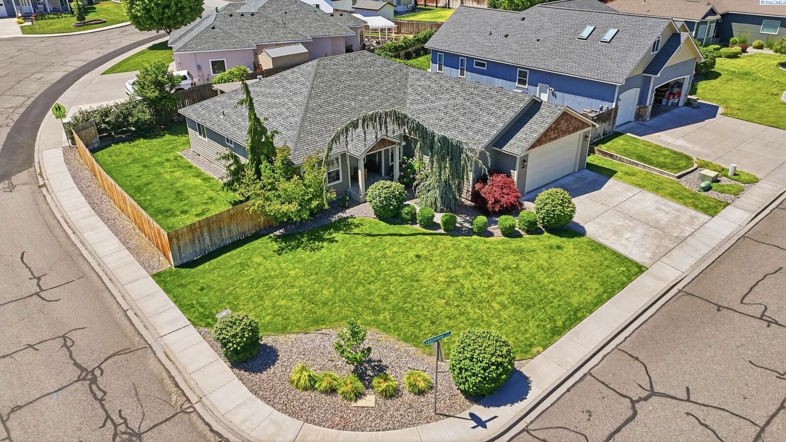 Property Photo:  4143 Cobblestone Court  WA 99352 