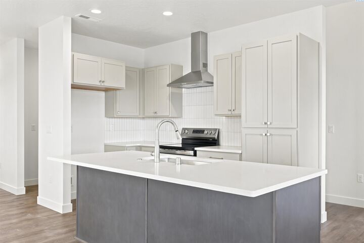 Property Photo:  4448 Conifer St  WA 99353 