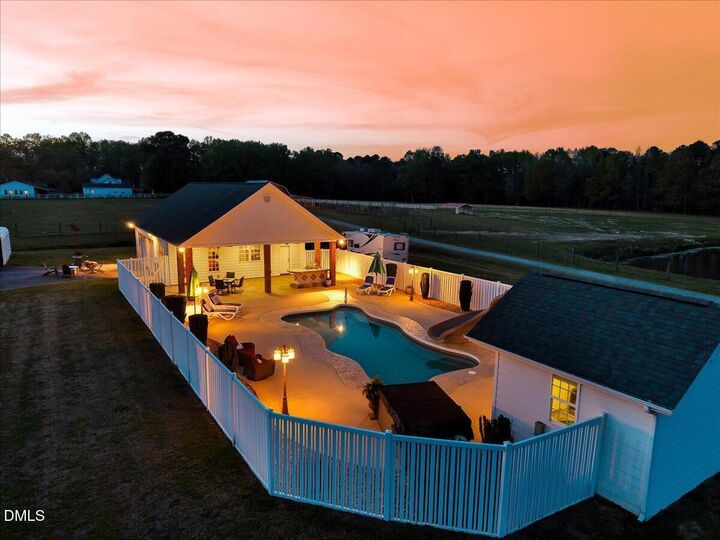 Property Photo: 31 Chasewood Drive NC 27501