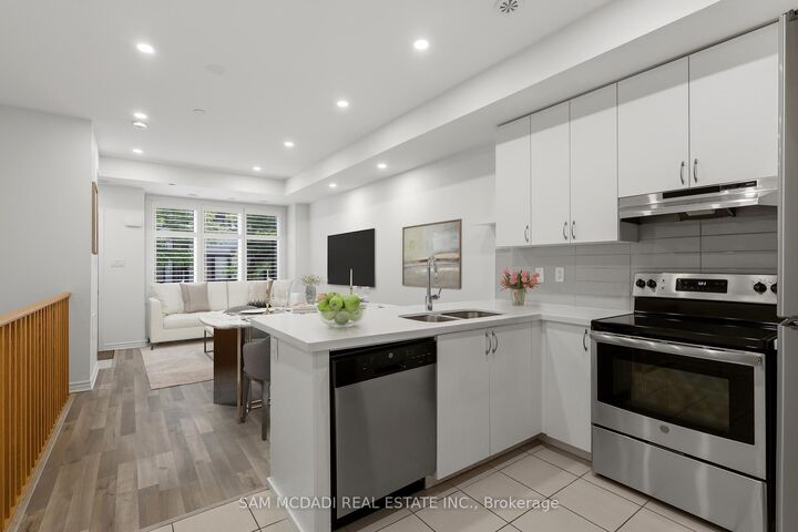Property Photo: 2285 McNab Lane 6 ON L5J 0B3