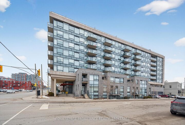 Property Photo: 121 Queen Street A2 ON K7K 0G6
